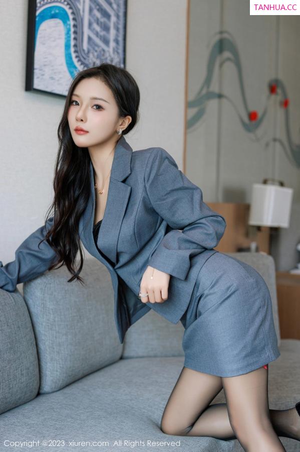 七七kiko  [XiuRen]高清写真图 2023.10.16 No.7511 七七kiko 黑丝美腿第7张图片